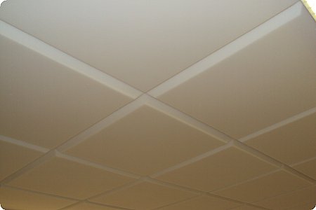 Geluidsisolatie toegepast op plafond van repetitie ruimte